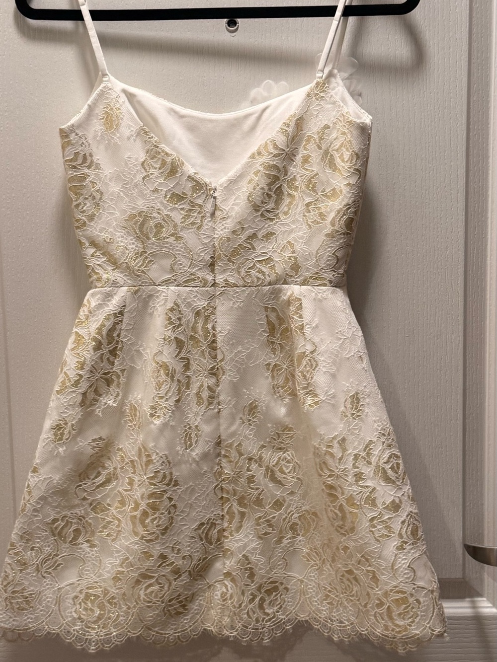 Helsi Nadine Embellished 3D Floral Mini Dress in white/Gold Size S Preloved - Picture 6 of 7